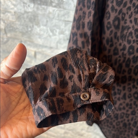 Cloth & Stone Brown Leopard V Neckline Tie Front Blouse - Picture 6 of 13